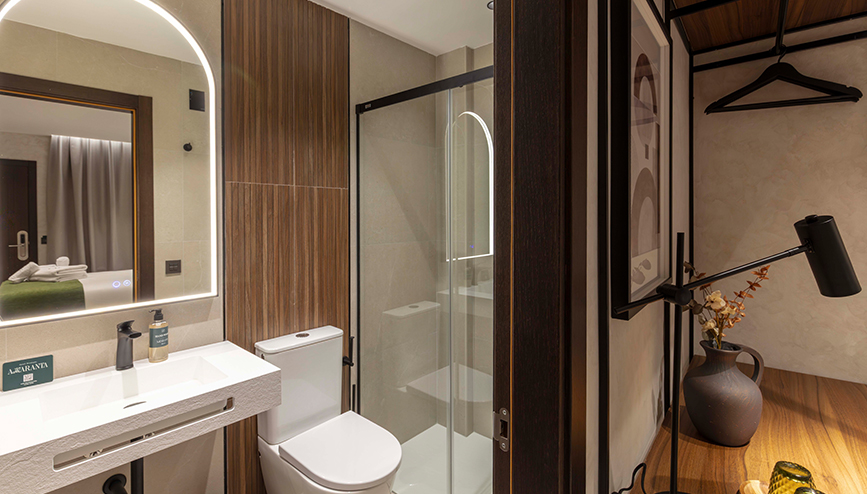 slide-2_0002_HOTEL AMARANTA0018